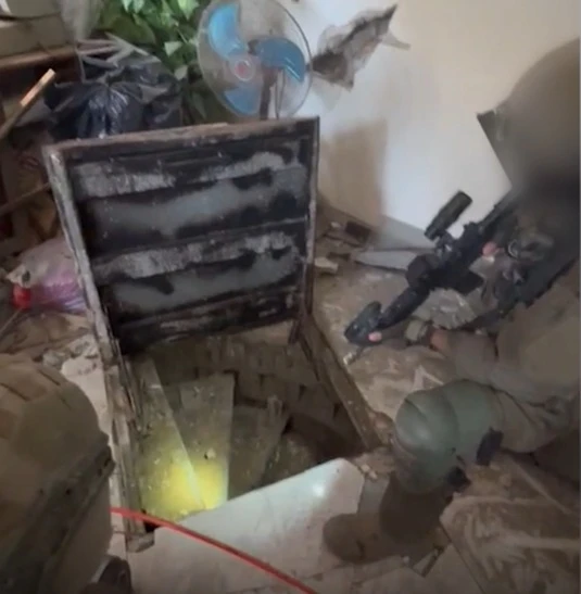 פיר מנהרה של החמאס אותר בתוך חדר ילדים בג'באליה | תיעוד