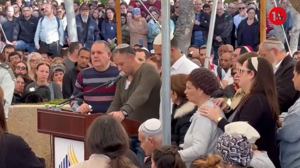 האב השכול בהספד כאוב בהלוויית בנו: "מי כאן המשתמט והבוזז?"