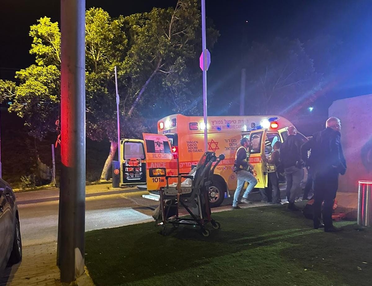 שני פצועים בפיגוע דקירה סמוך למישור אדומים - המחבל נוטרל