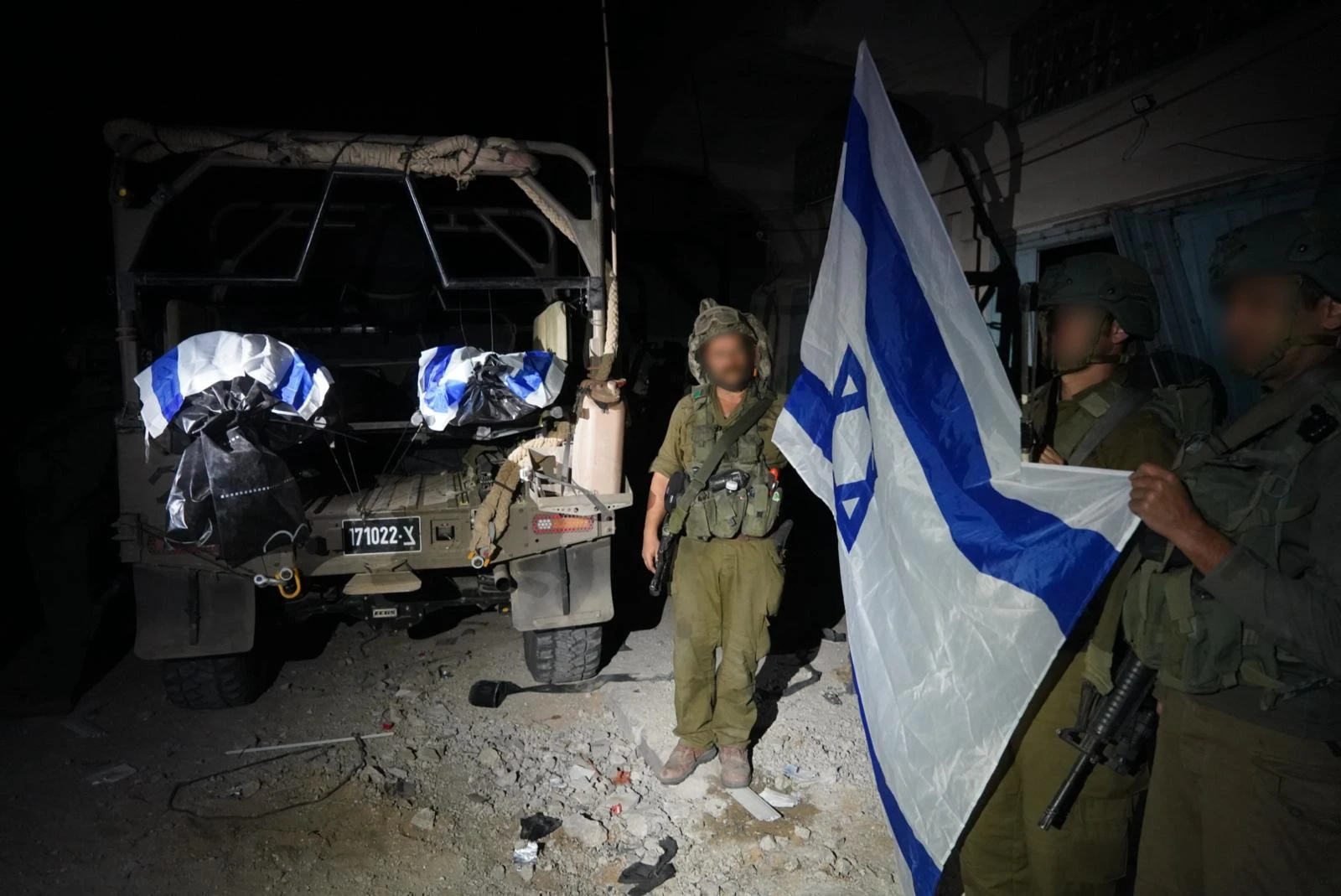 גופות החטופים מובלות לישראל | קרדיט: דובר צה"ל