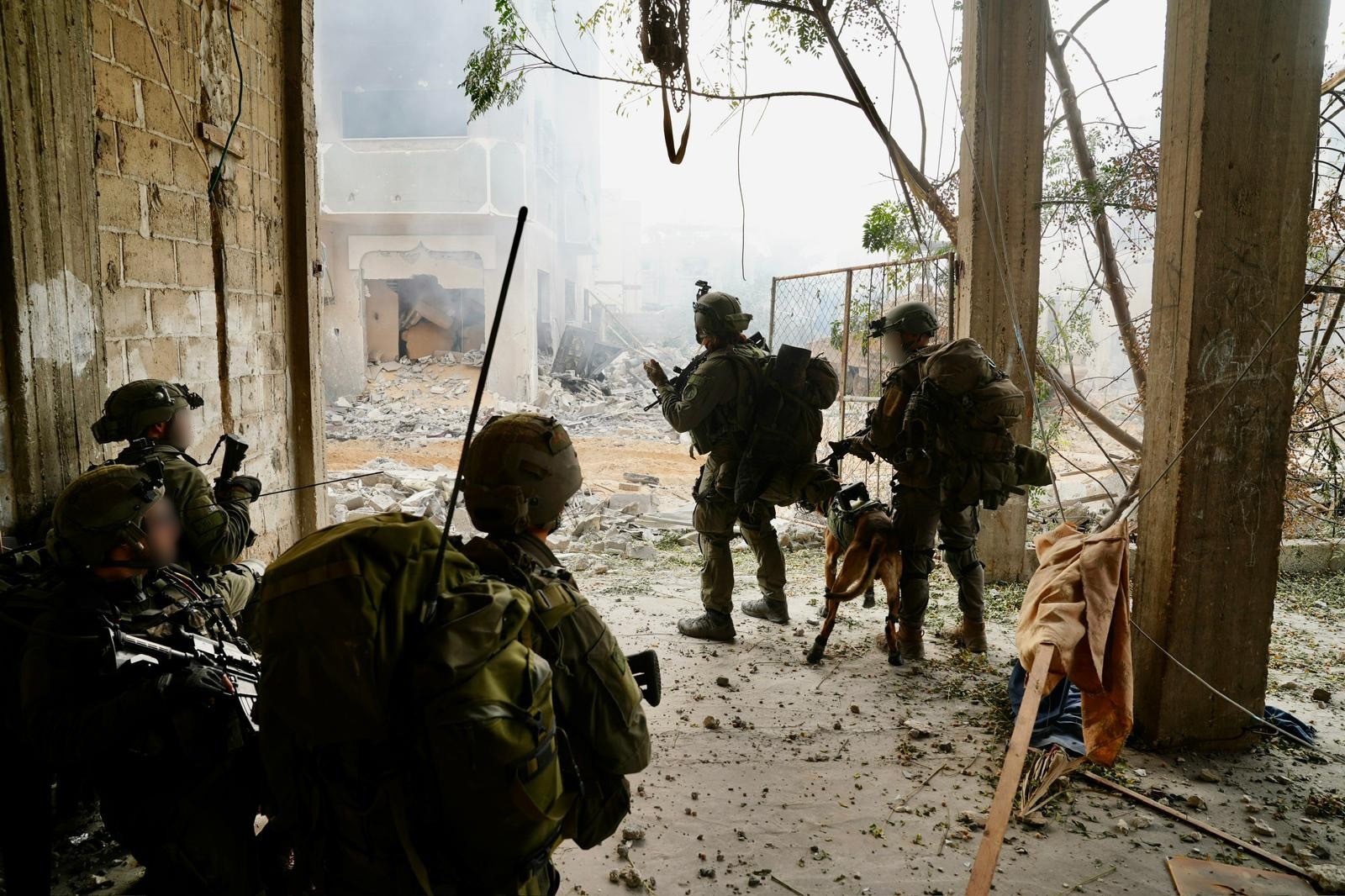 לוחמי חטיבת הצנחנים בחאן יונס | קרדיט: דובר צה"ל