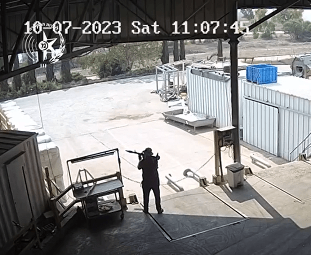 תיעוד מיוחד מה-7 באוקטובר: שוטרים נלחמים מול עשרות מחבלים