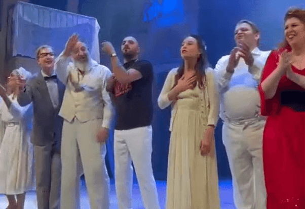 איתי לוי חזר למחזמר "קזבלן" וזה מה שעשה על הבמה