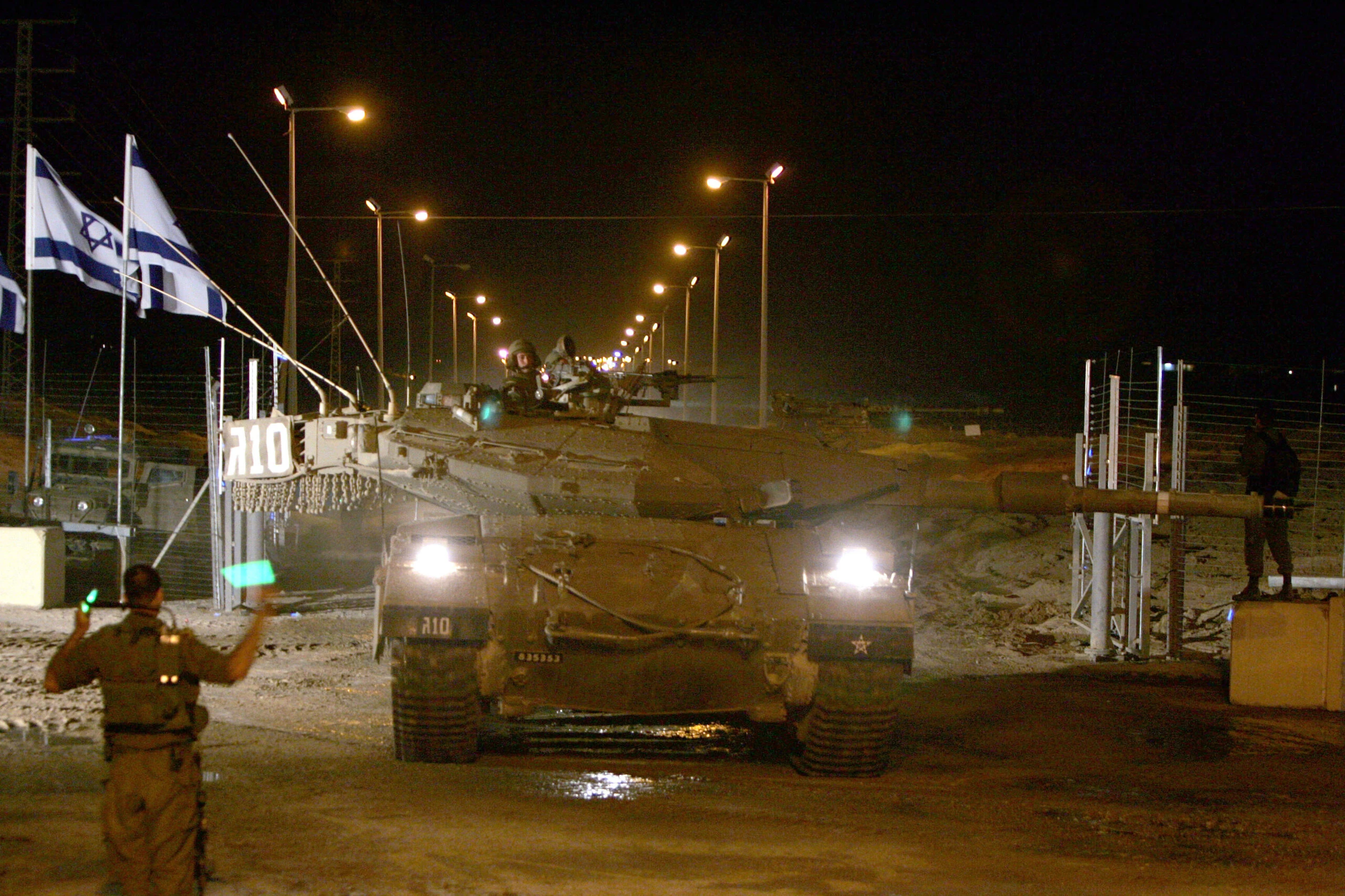 שיירת הנסיגה מגוש קטיף, 12 בספטמבר 2005. צילום רויטרס.