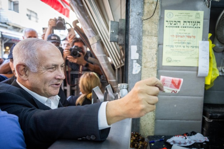 "ראיתם את ביבי מוציא כסף מהכיס? אף פעם"