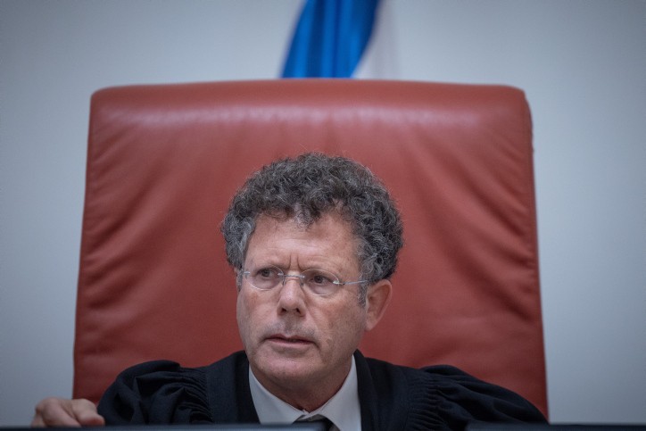 "אני רק יושב פה בתור עציץ": השופט עמית הדהים את חברי הוועדה