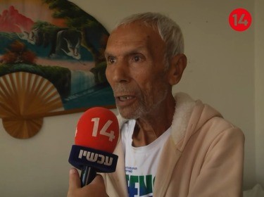 אהרון ישראל, שביתו נפגע מטיל נ"ט. מתוך התכנית "ישראל נלחמת" עם בועז גולן 