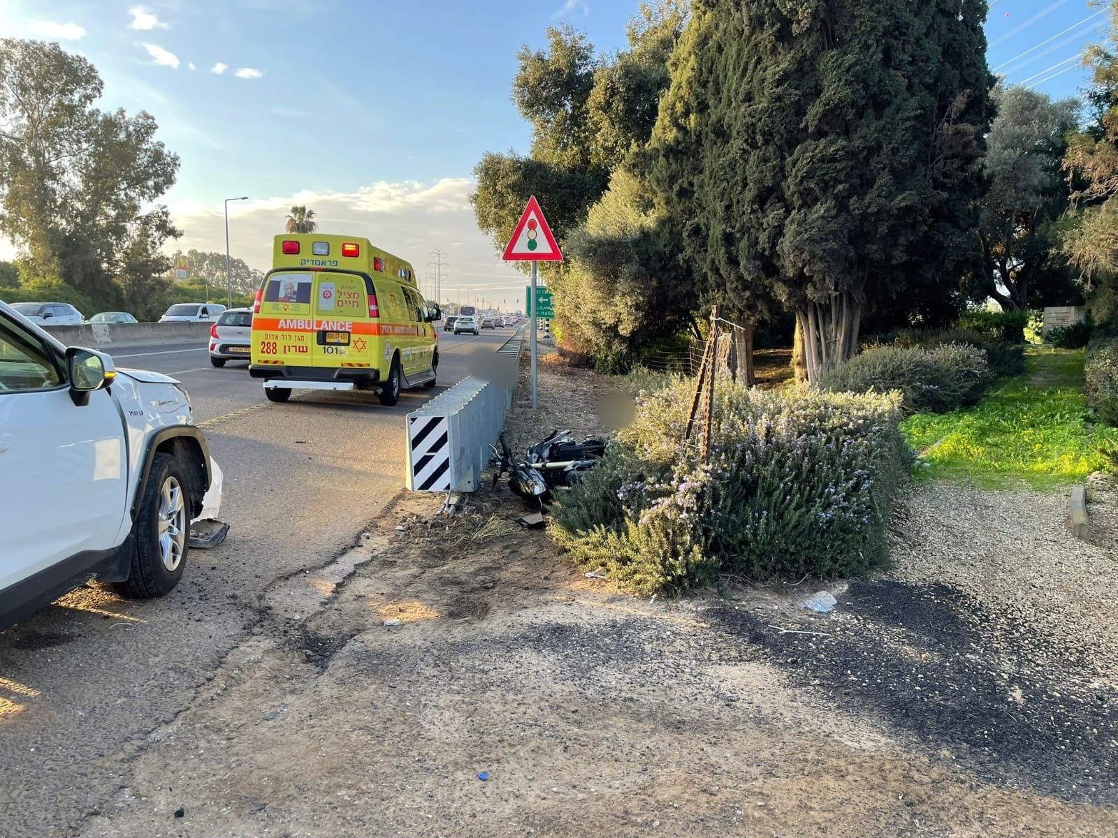 רוכב אופנוע בן 34 נהרג מפגיעת רכב בכביש 4