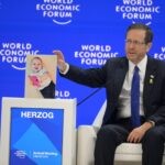 כפיר ביבס בן שנה: הנשיא הציג את תמונתו בפורום הכלכלי בדאבוס