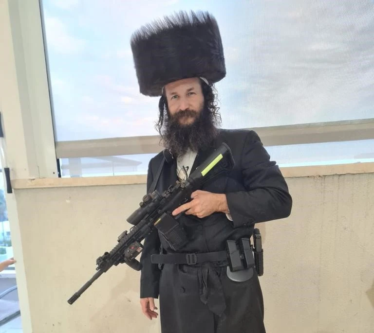 חסיד עם שטריימל וקצין במיל' בדובדבן: הכירו את אסף פלג