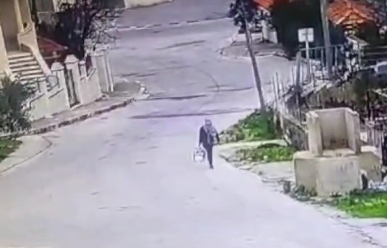בלעדי: המחבלת חצתה את השער חמושה בסכין - ונוטרלה | תיעוד