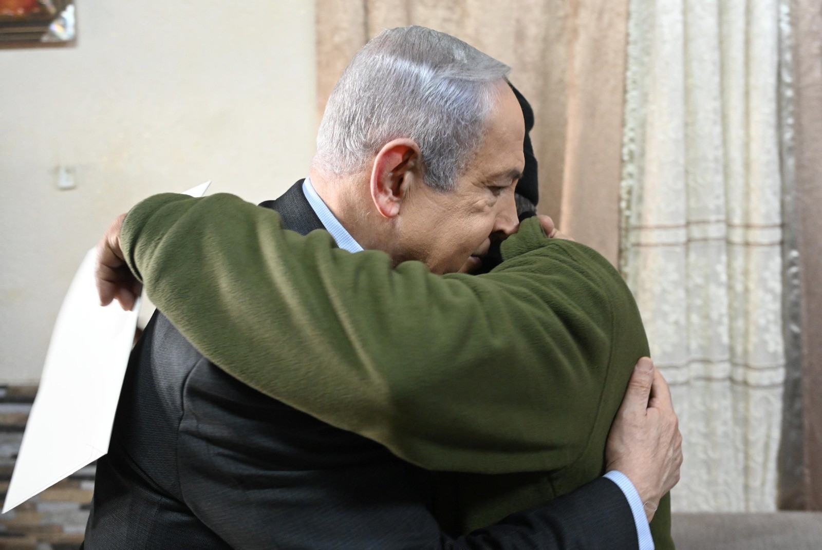 נתניהו עם משפחתו של החלל אבו לטיף | צילום: חיים צח /לע"מ.