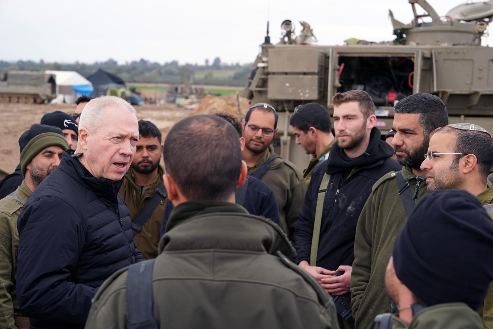 גלנט בגבול עזה: "מחצית ממחבלי חמאס חוסלו או נפצעו"