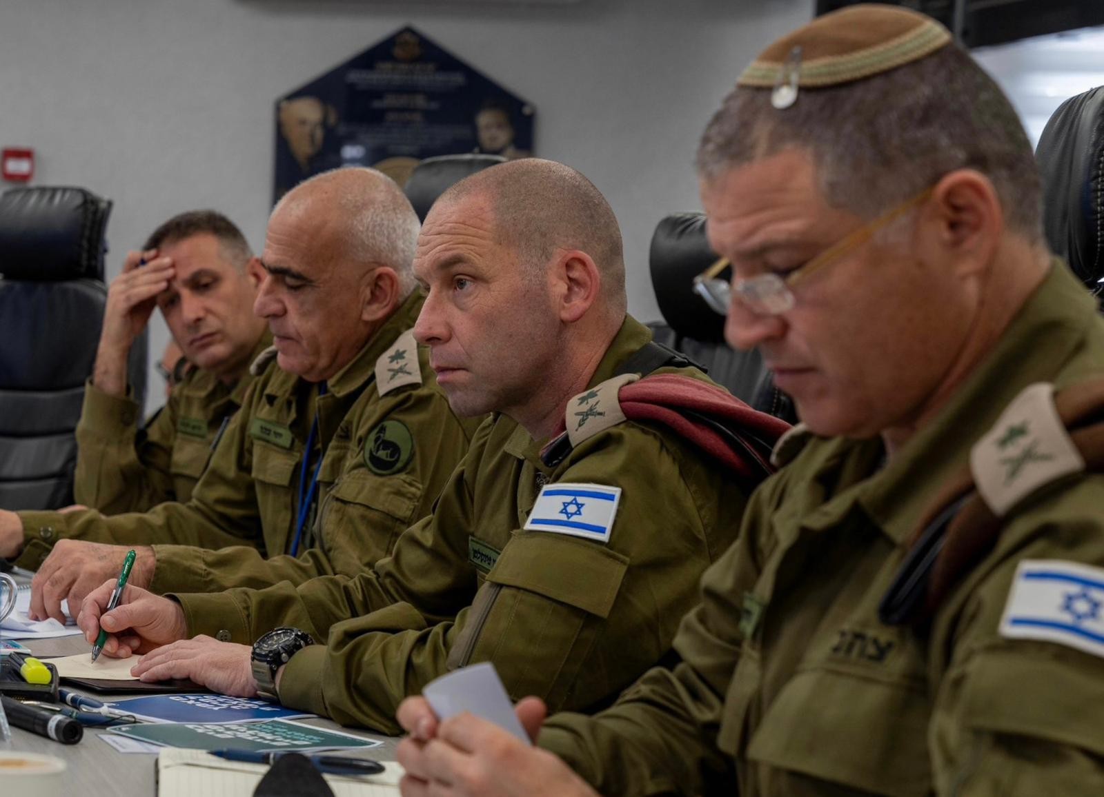 אלוף פיקוד הדרום, ירון פינקלמן, בפורום למידה מבצעית של התמרון הקרקעי | קרדיט: דובר צה"ל
