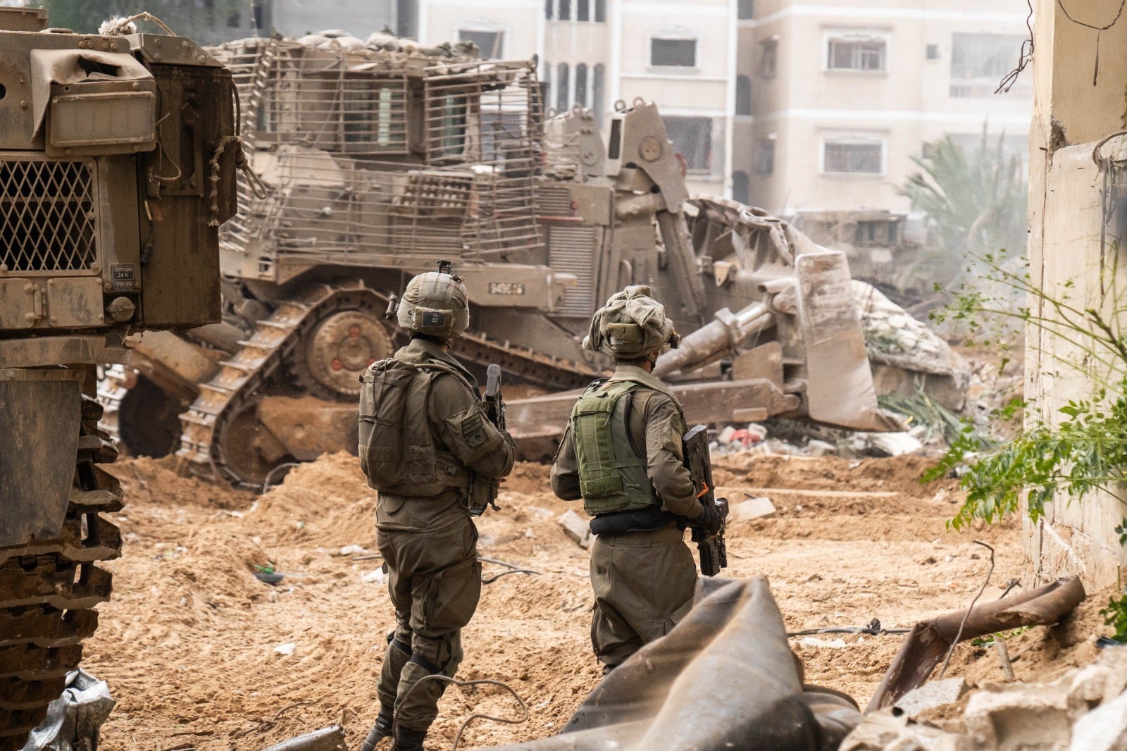כוחותינו החלו בפעולה קרקעית באזור אל בורייג' שבמרכז הרצועה