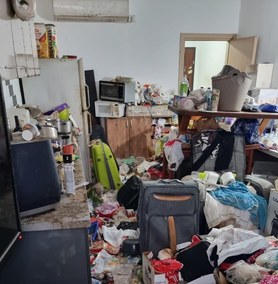 איך מתבצע פינוי דירה מוזנחת של אגרנים כפייתיים?
