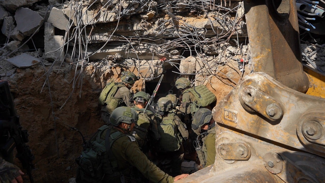 במרחק קילומטר מהגבול: צה"ל השמיד כ-40 פירי מנהרות | תיעוד