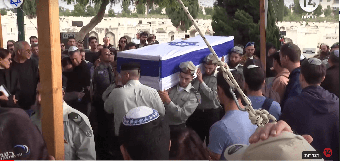 "בנך יחידך אשר אהבת": הובאו למנוחות שני לוחמי צה"ל