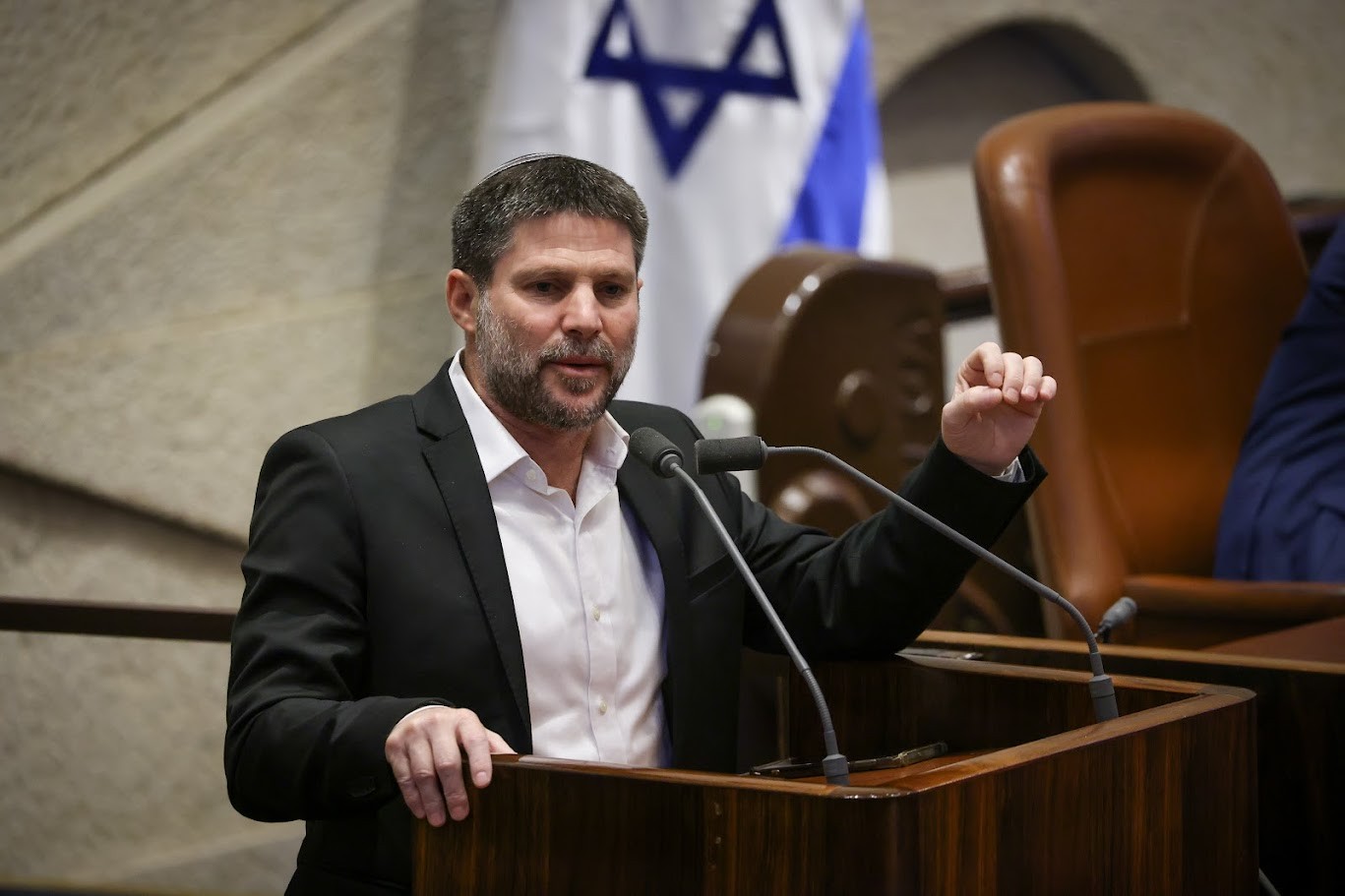 סמוטריץ' יודיע על התפטרותו כדי להוציא מהכנסת את ח"כ קרויזר