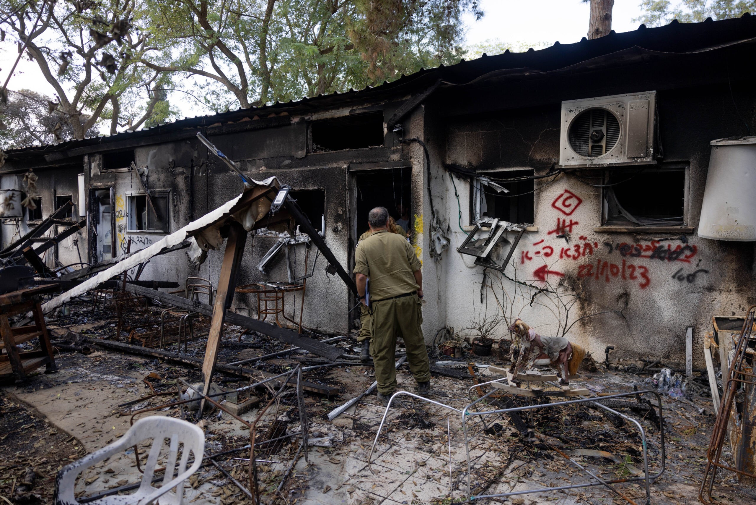 "השמיים בוכים יחד איתנו": קהילת ניר עוז מתכוננת ליום הקשה