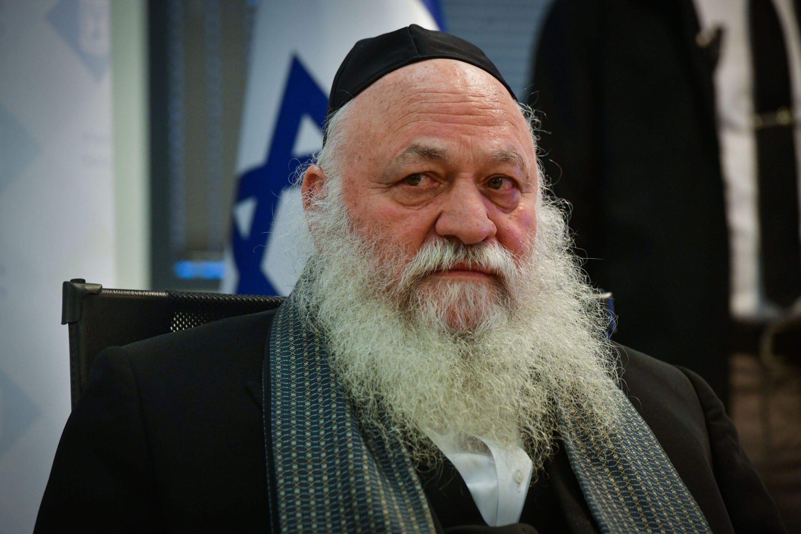 בעקבות הסערה סביבו: השר גולדקנופף התפלל מול הכותל המערבי