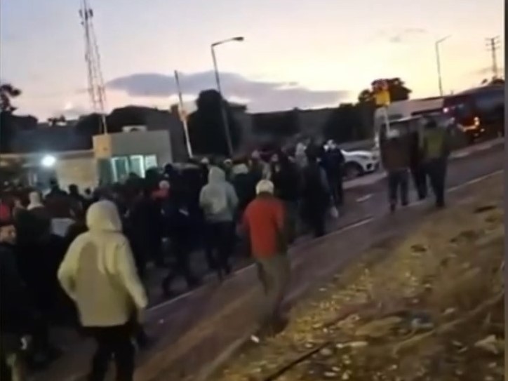 בהלה במעלה אדומים: המחסום נפרץ, אלפי פלשתינים ניסו להיכנס