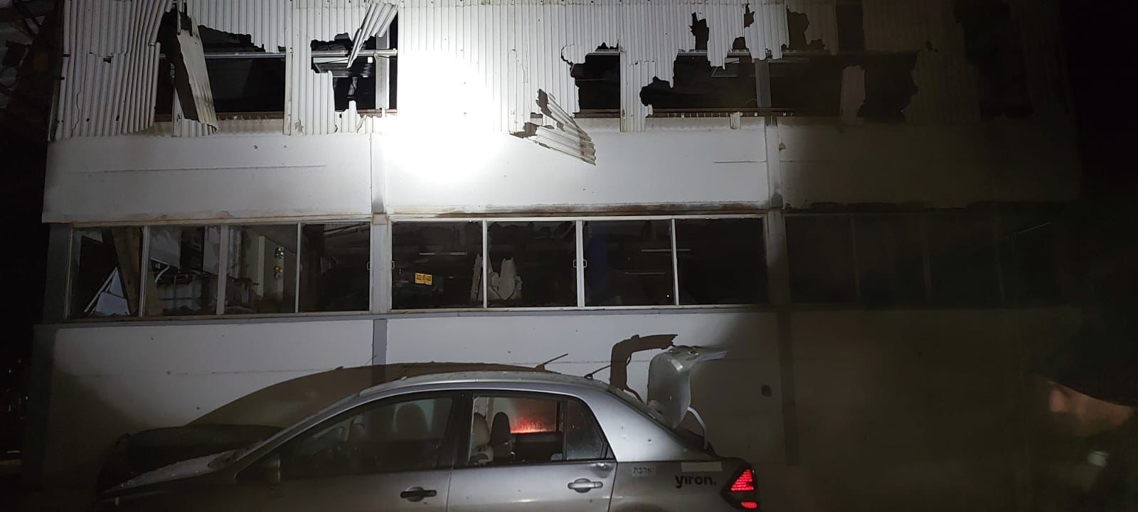 תיעוד הנזק ממוסך הטרקטורים ביראון. קרדיט: ללא