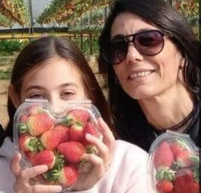 "את חסרה לי": החטופה שגילתה על רצח אמה כשחזרה מהשבי נפרדת