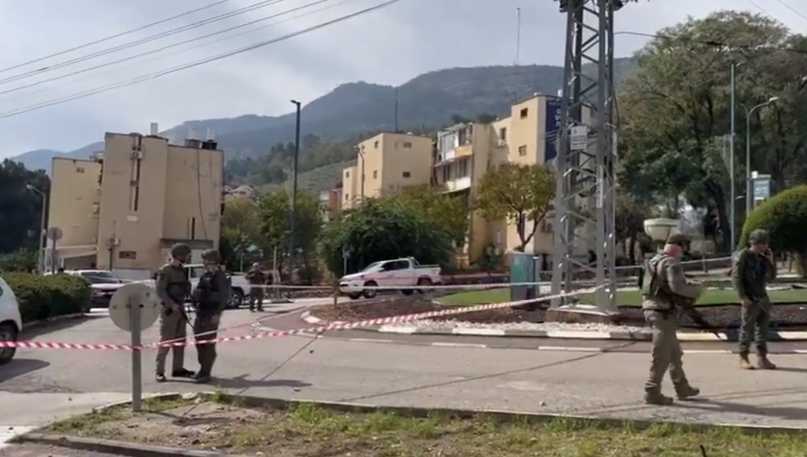 זירת נפילת הרקטה בקריית שמונה שלשום | קרדיט: מועצה אזורי הגליל עליון
