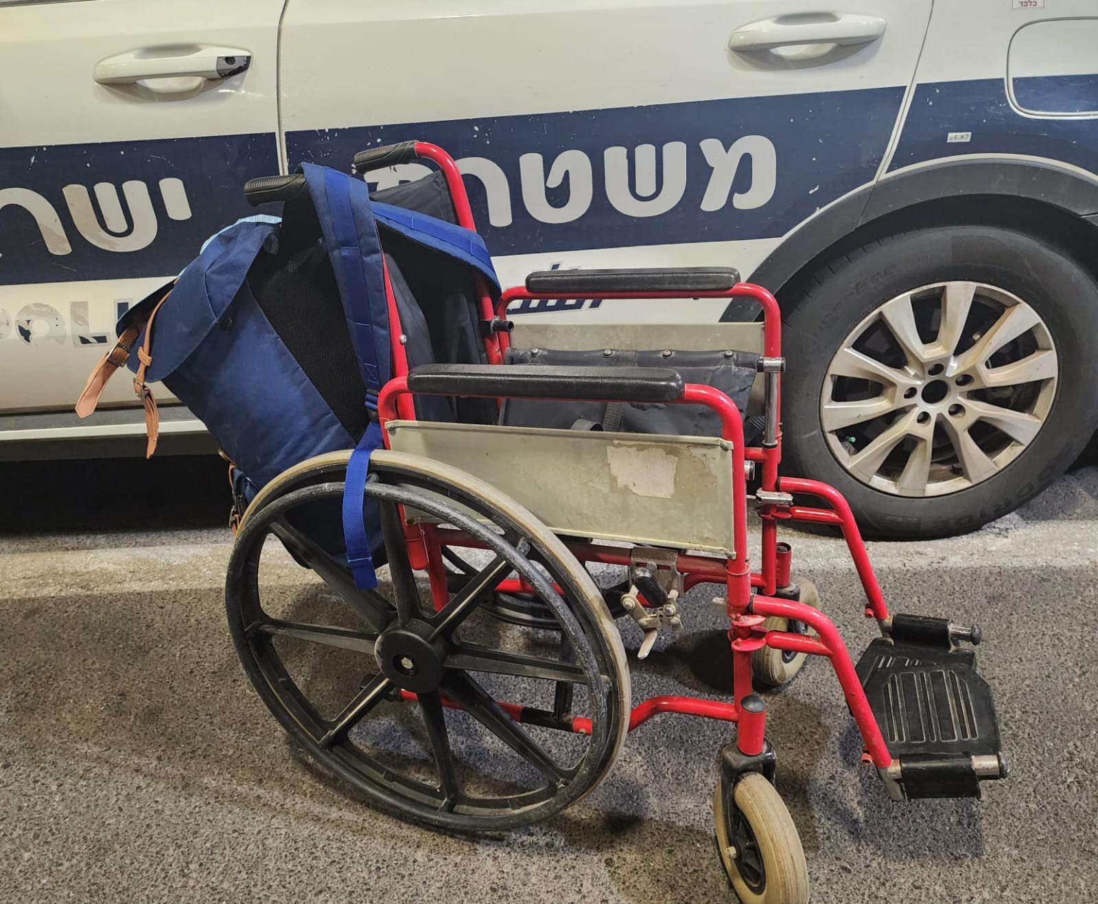 הלם: עשרות אבוקות נתפסו בכיסא גלגלים בכניסה לסמי עופר