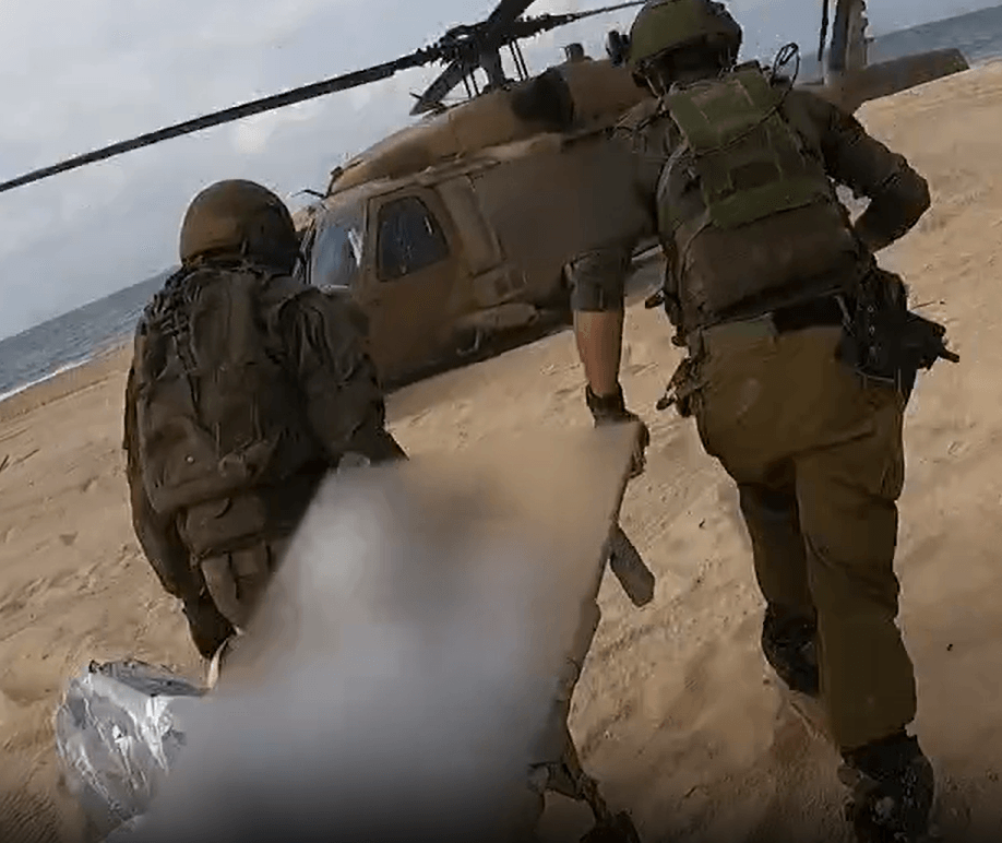חילוץ תחת אש: תיעוד מיוחד מפינוי הקצין שנפגע מטיל נ"ט
