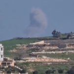 כ-60 רקטות נורו לעבר בסיס צה"ל בצפון; בן 70 נפגע באורח קל