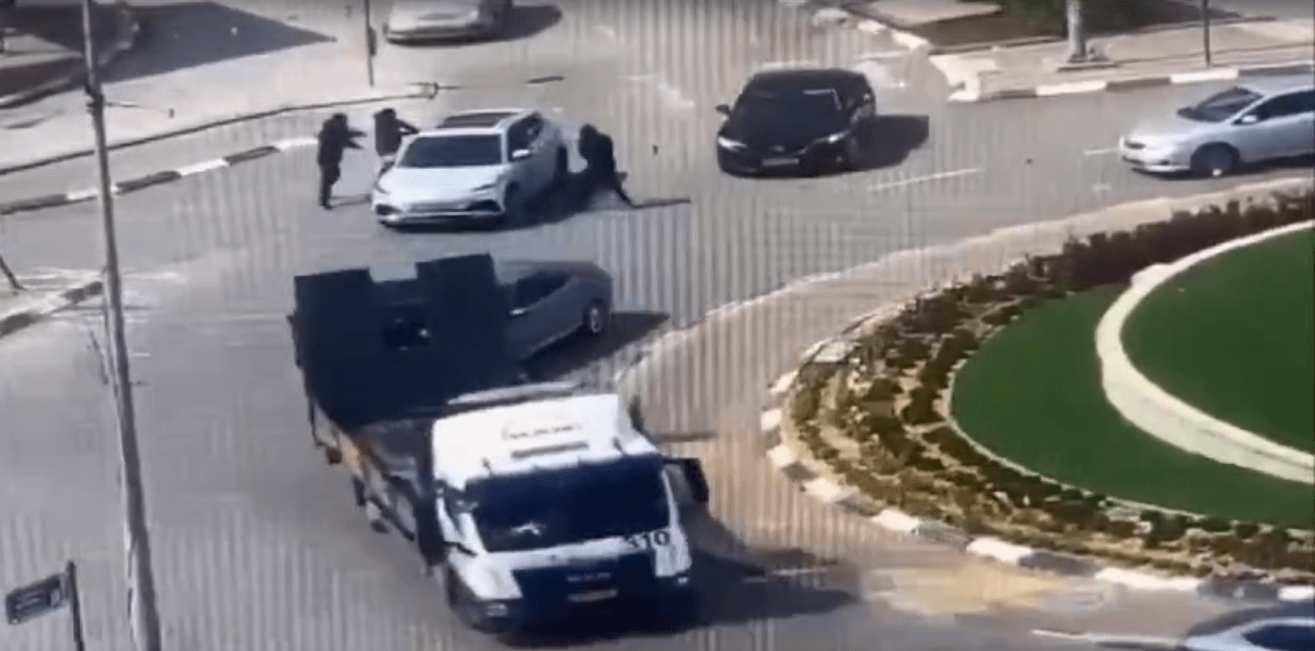 יוצאים מהרכב עם אקדחים שלופים: תיעוד מהרצח באום אל-פחם