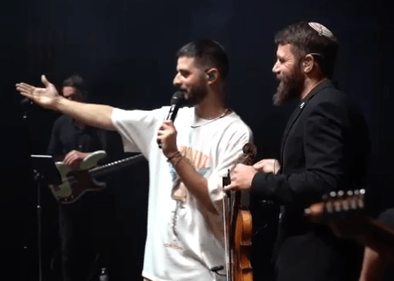 תיעוד מרגש: לוחם שנפצע בעזה מגשים חלום בארה"ב וזוכה לתשואות