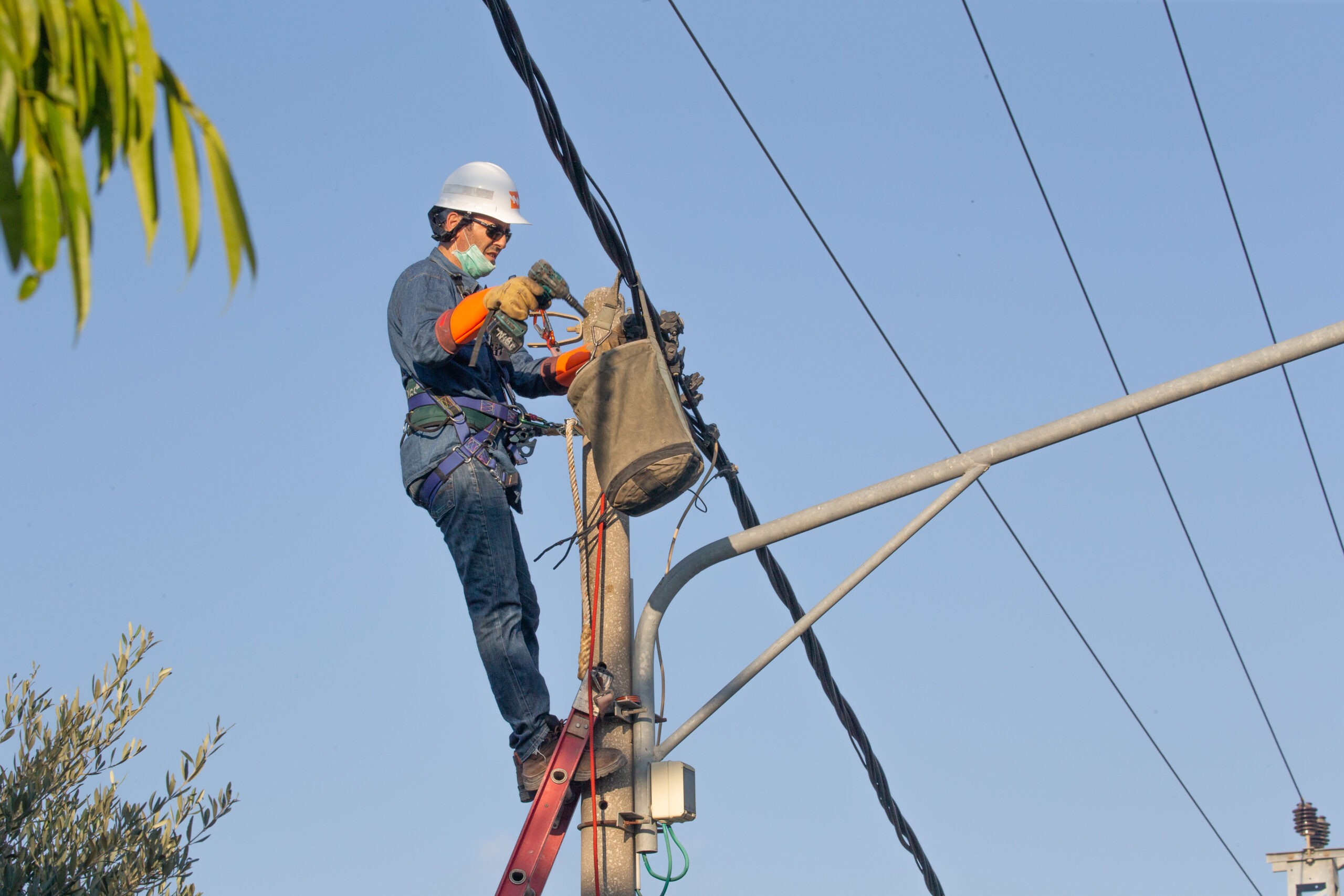 חברת חשמל הודיעה: הסתיימו העבודות לתיקון הנזקים בעכו