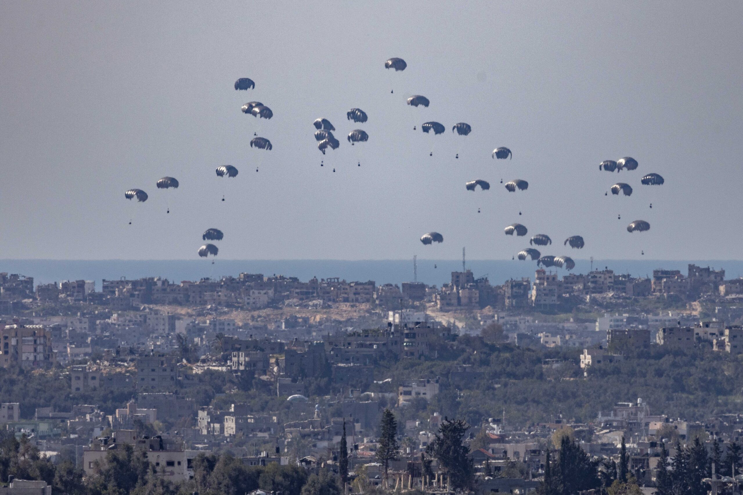 בעזה טוענים: עזתים שהמתינו לסיוע נורו למוות - צה"ל מכחיש