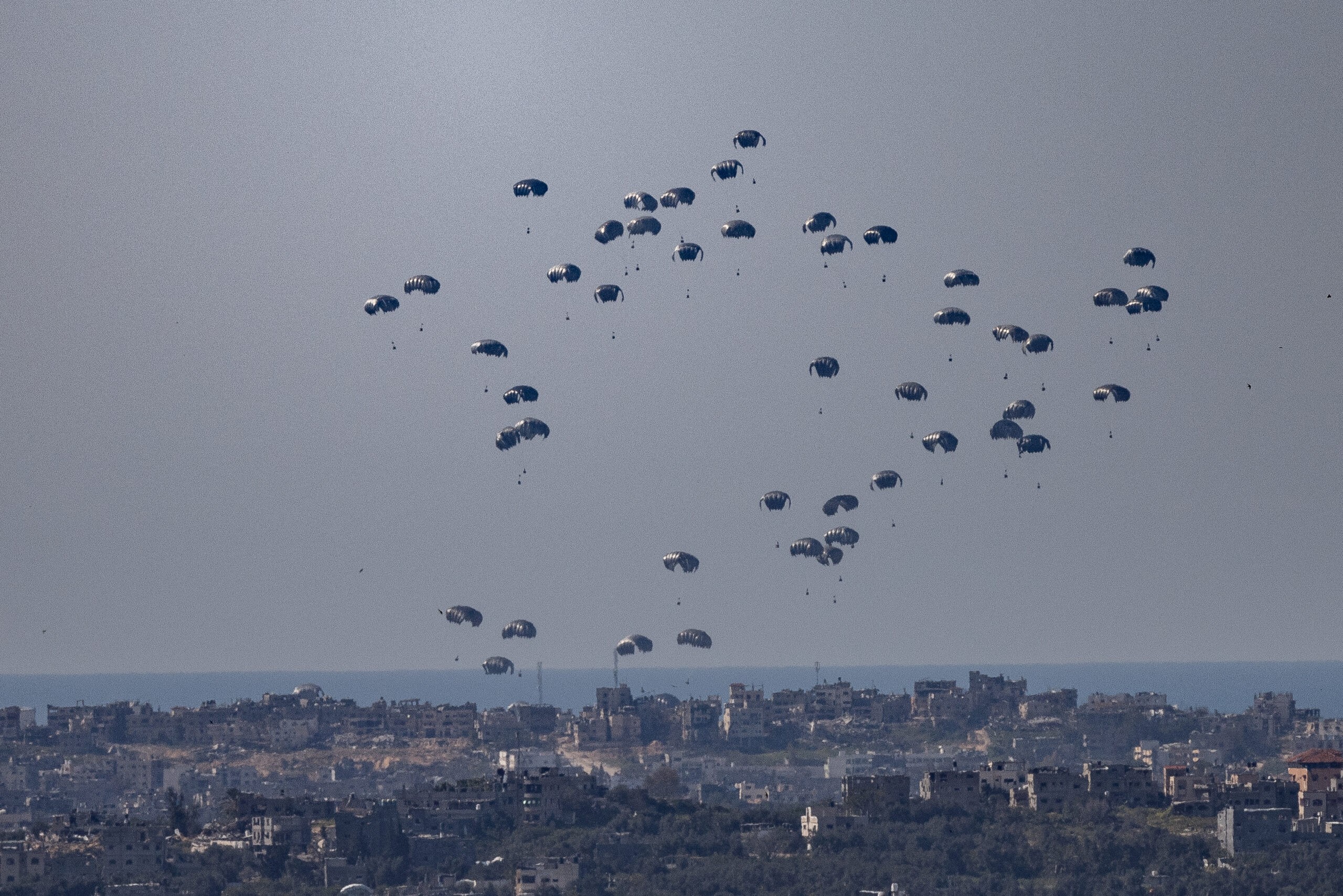 דיווח: המדינה המוסלמית הגדולה בעולם תצניח סיוע בעזה