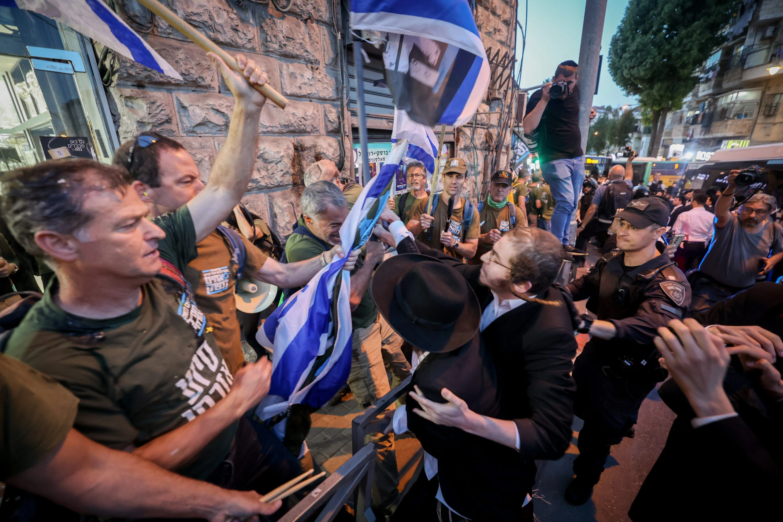 האב השכול בכאב: "אחיי הדתיים, בשם התורה אתם מרבים שנאה"