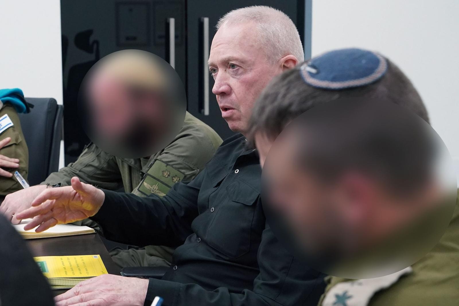 שר הביטחון יואב גלנט בביקור ביחידת דובדבן | צילום: אריאל חרמוני