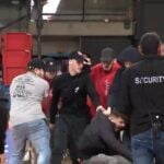 מזעזע: מספר אוהדי הפועל ת"א ביצעו לינץ' באוהדי הפועל חיפה | צפו