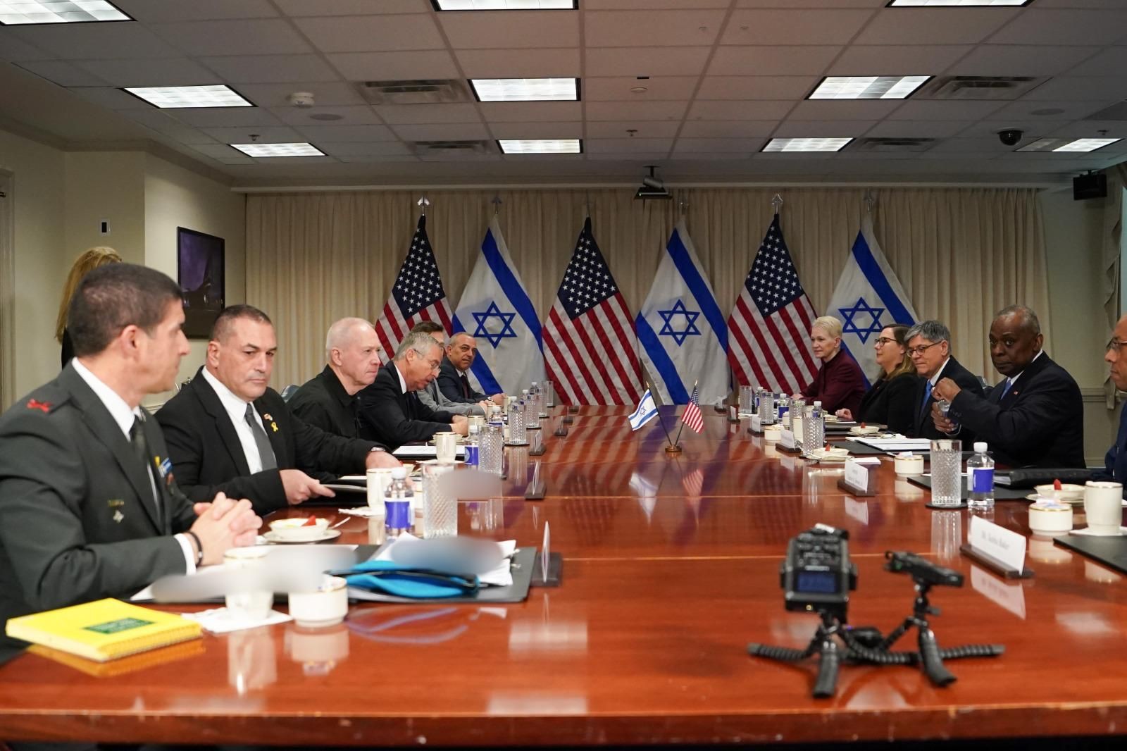 שר הביטחון יואב גלנט ושר ההגנה האמריקני לויד אוסטין | צילום: אריאל חרמוני, משרד הביטחון