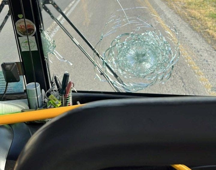 שלושה פצועים בפיגוע ירי לעבר אוטובוס בבקעת הירדן