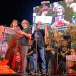 צפו: מפגינים טלטלו ניידת משטרה בת"א, נתיבי איילון נחסמו