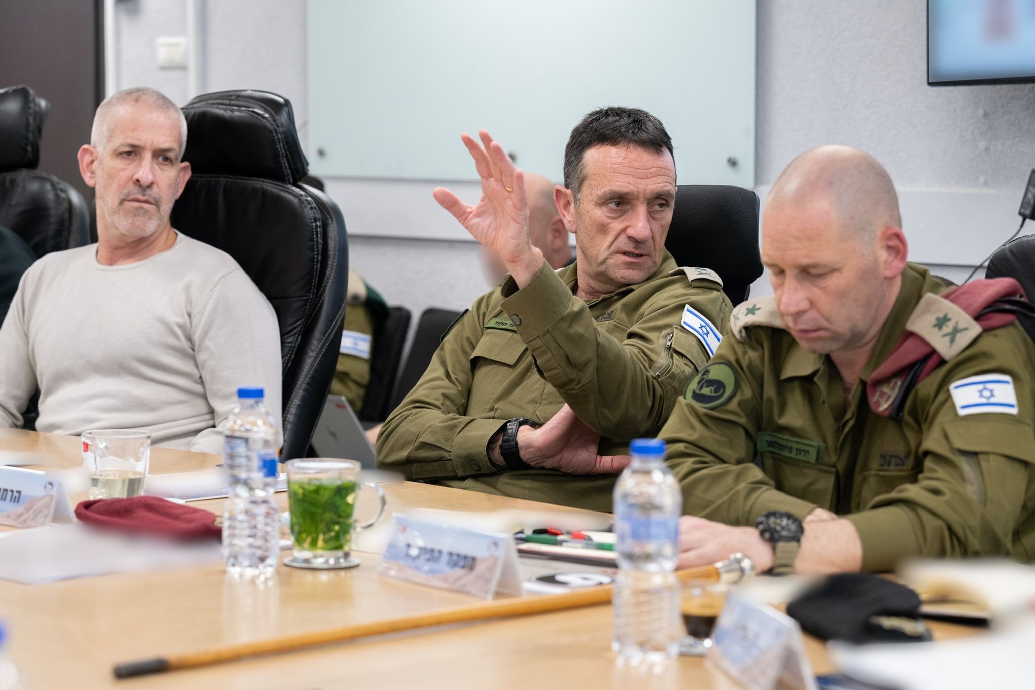 הרמטכ"ל הרצי הלוי, ראש השב"כ רונן בר ואלוף פיקוד דרום ירון פינקלמן. צילום: דובר צה"ל