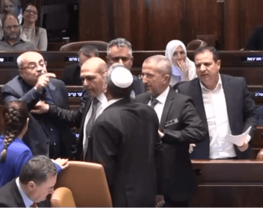 בן גביר וטיבי התעמתו במליאה: סדרני הכנסת נאלצו להפריד | צפו