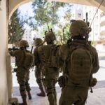 צה"ל פועל בח'אן יונס: עוצרים מחבלים שמוסרים מידע | תיעוד