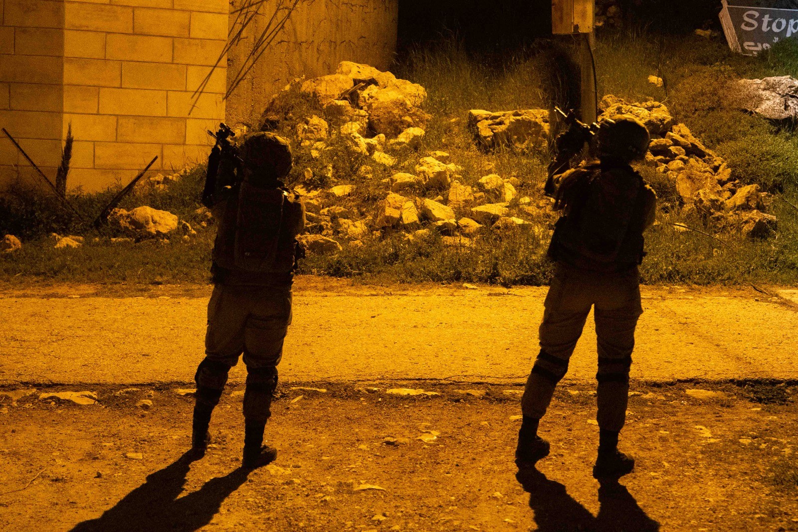 הפעילות ביו"ש: כלי טיס חיסל שני מחבלים חמושים - הושמד רכב