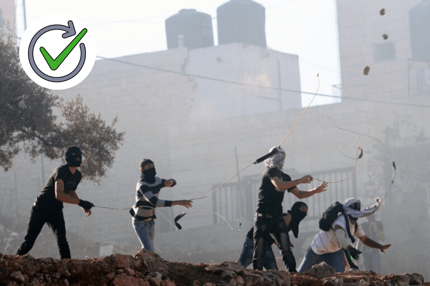 מחבלים מיידים אבנים, ארכיון | צילום: עיסאם רימאווי, פלאש 90