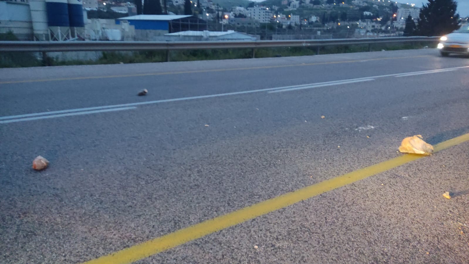טרור חדש בשומרון: מחבלים מציבים מחסומי סלעים ואורבים לנהגים
