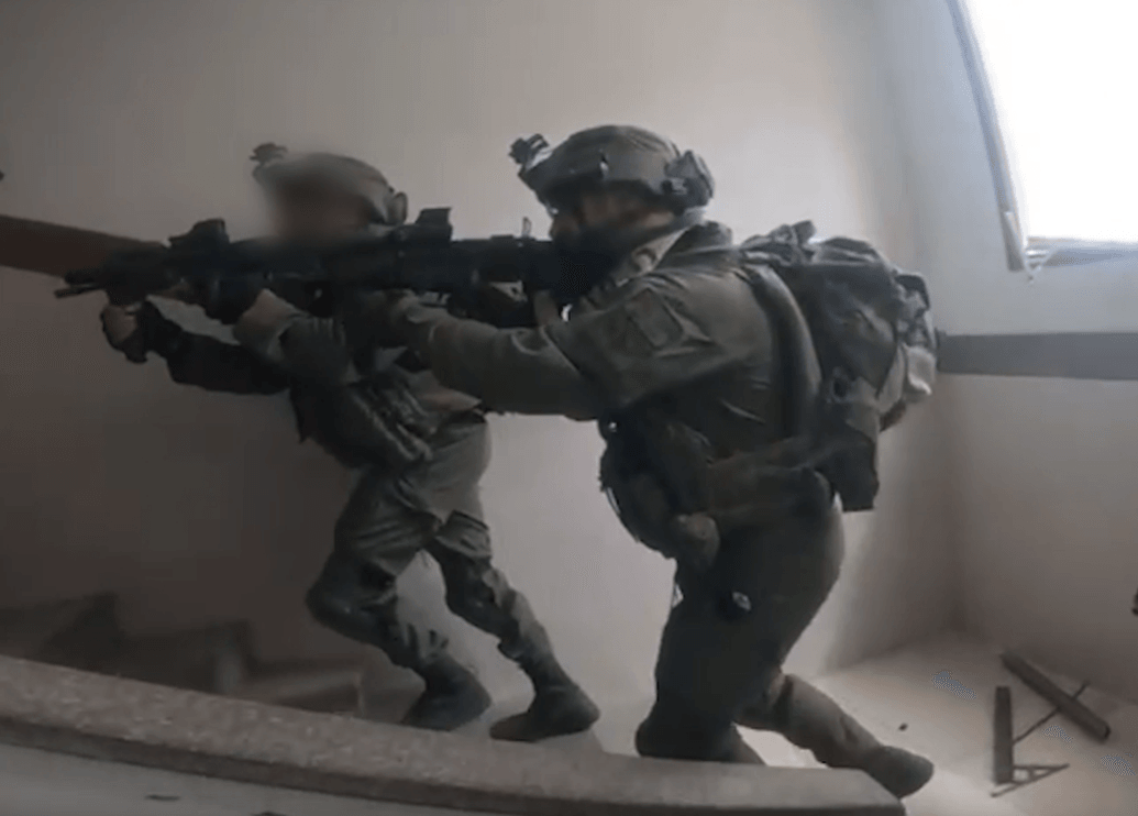 תיעוד דרמטי: כוחותינו בקרב פנים מול פנים עם מחבלים בשיפאא'